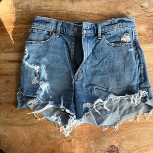Abercrombie & Fitch curve love 4” mom Jean shorts